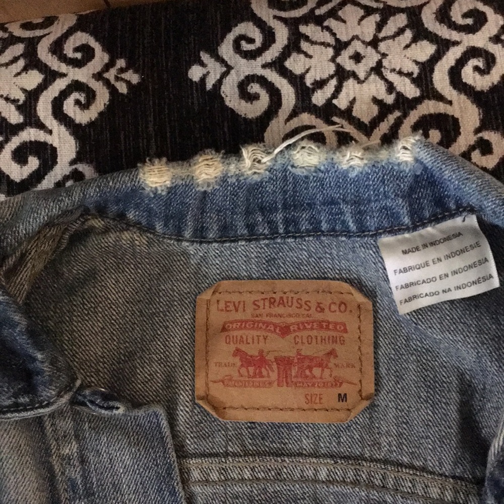 Women’s Levi’s jean jacket - Picture 4 of 6